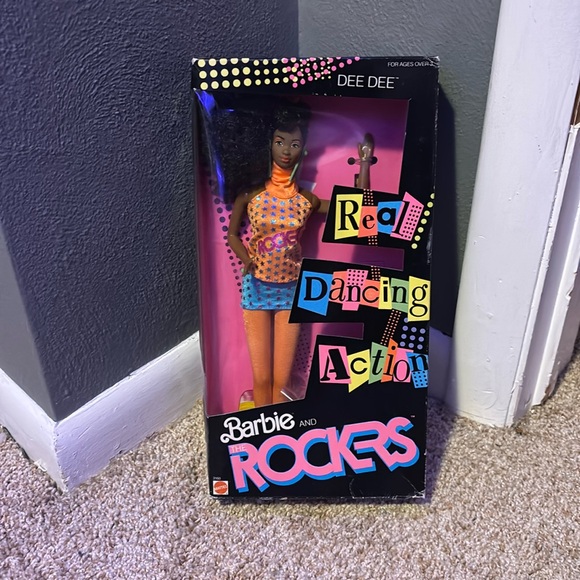 Real Dancing Action Barbie and The Rockers